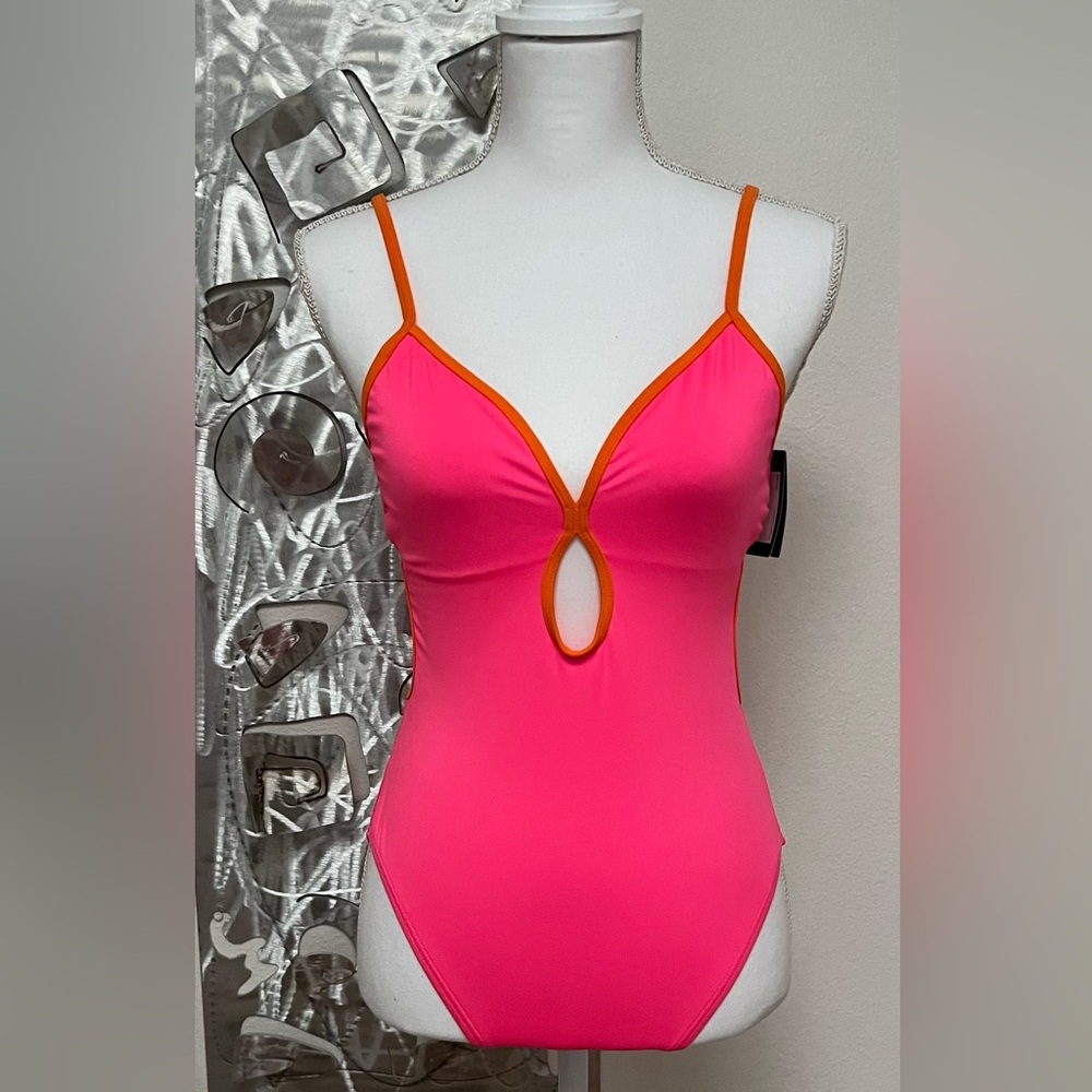 NWT Kate Spade Keyhole One Piece
Swimsuit - Contrast Solids